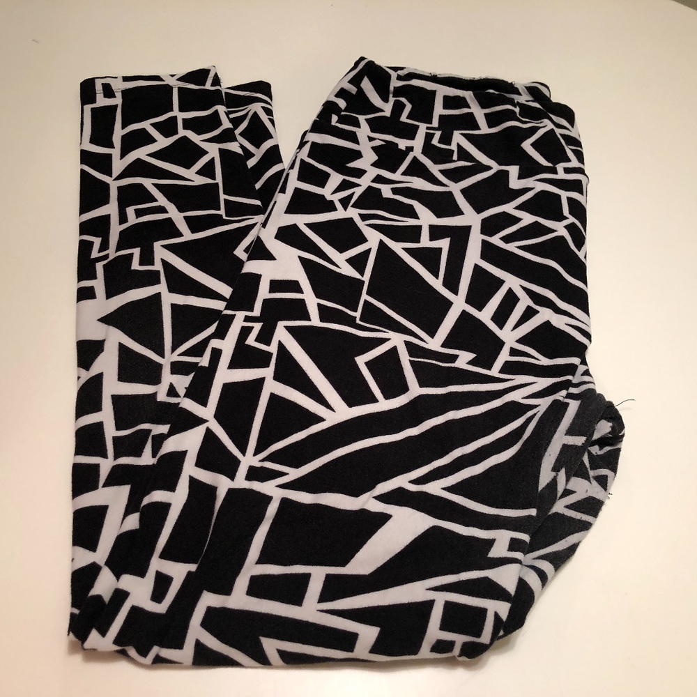 LULAROE - Black/White Pattern Leggings -TC